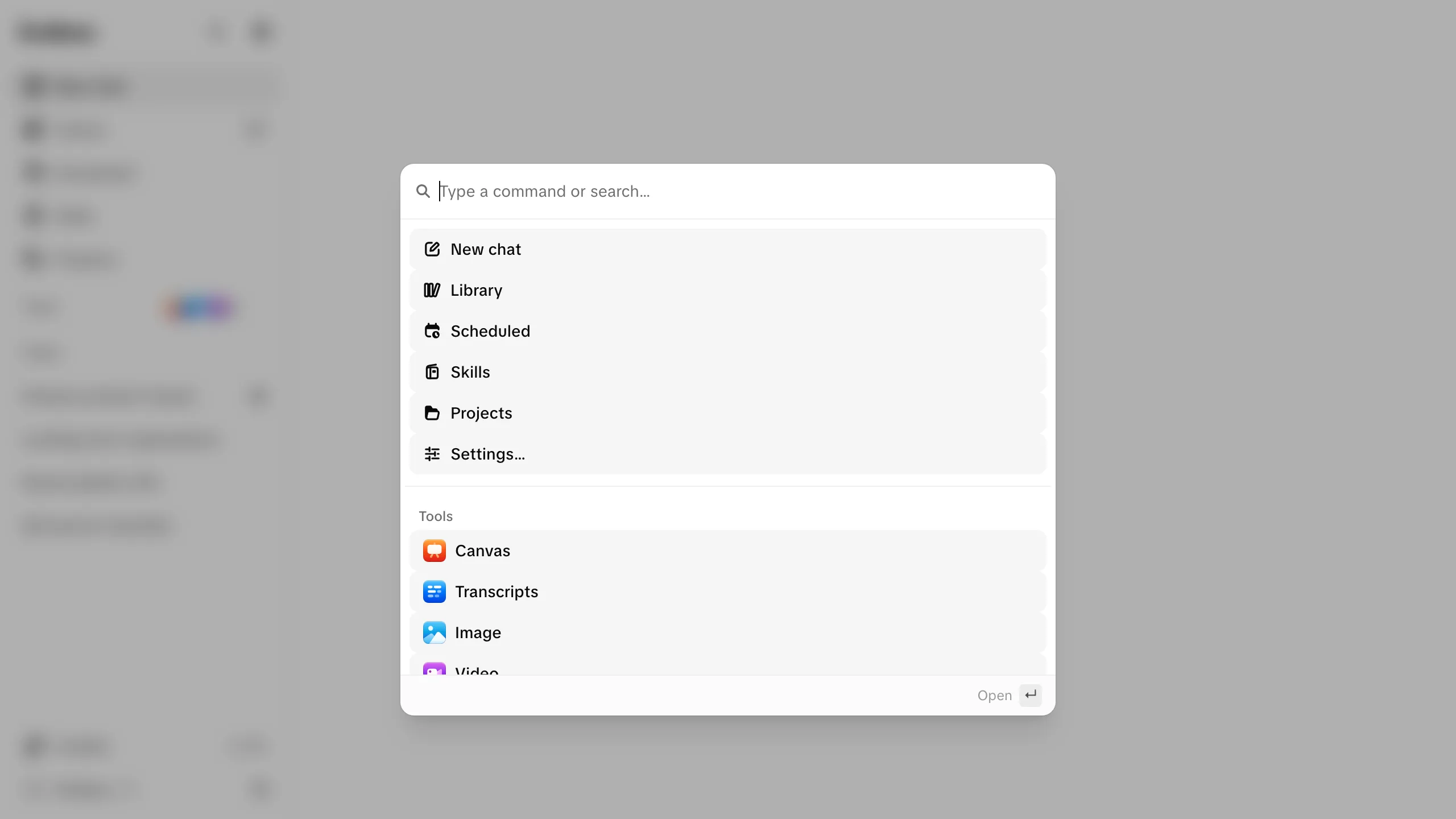A paleta de comandos aberta sobre um espaço de trabalho escurecido: um campo “Type a command or search…”, atalhos para New chat, Library, Scheduled, Skills, Projects e Settings, um grupo Tools com Canvas, Transcripts, Image e Video, e uma dica Open no rodapé