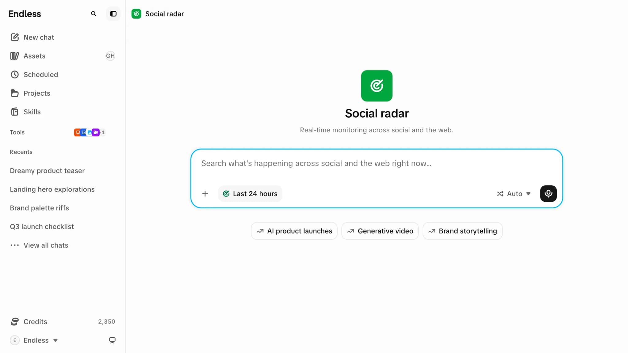 La pantalla de Radar social: un compositor que pregunta qué está pasando ahora mismo en redes sociales y en la web, con un control de recencia que dice "Últimas 24 horas", y debajo una fila de temas en tendencia como "Lanzamientos de productos de IA" y "Video generativo"